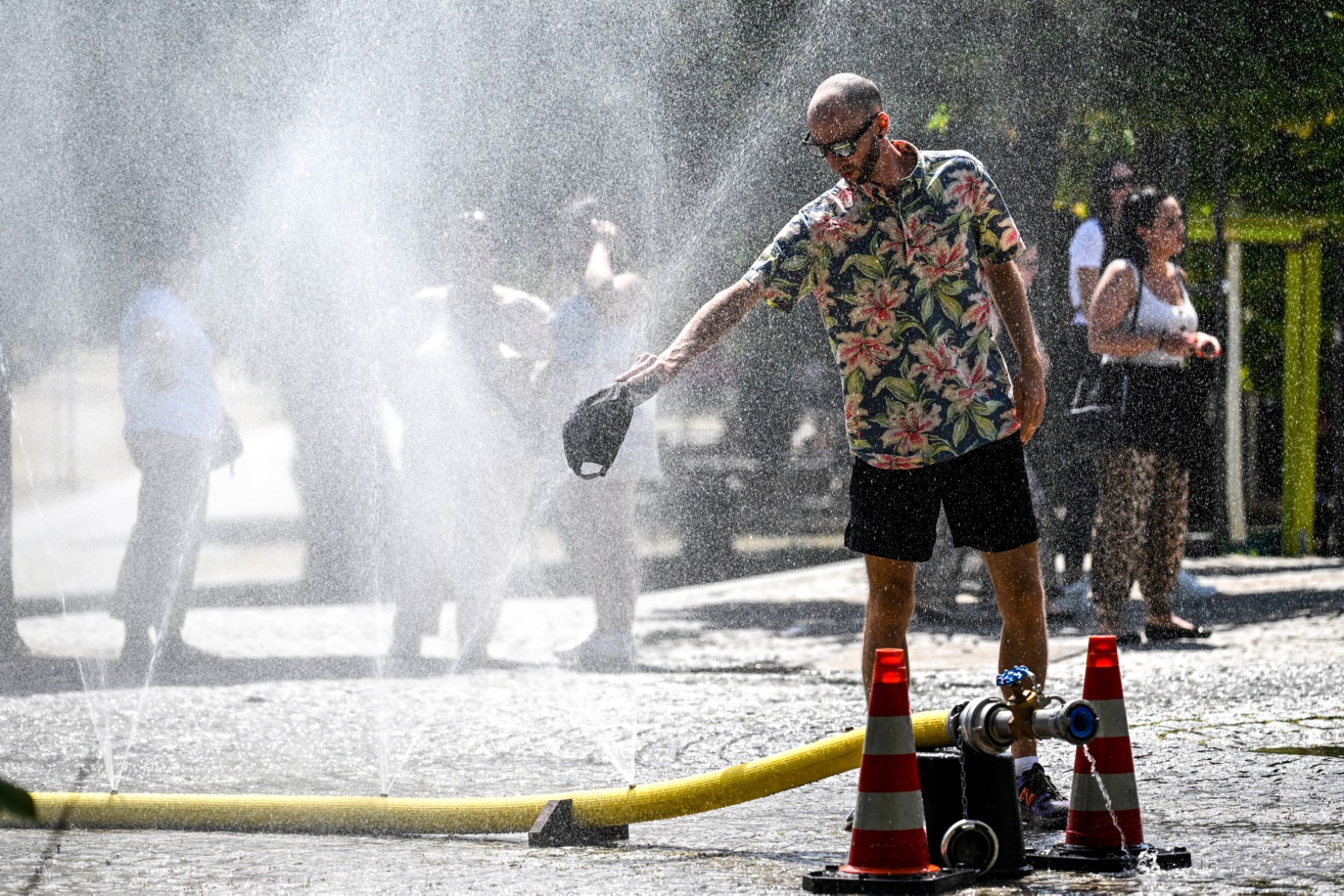 Canicule: Les records de température tombent en France, vague de chaleur inédite en Grande-Bretagne