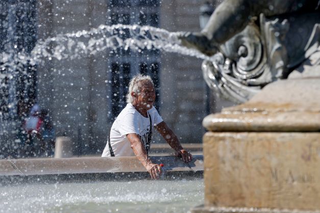 Canicule en Europe: le Royaume-Uni dépasse les 40°C, record historique