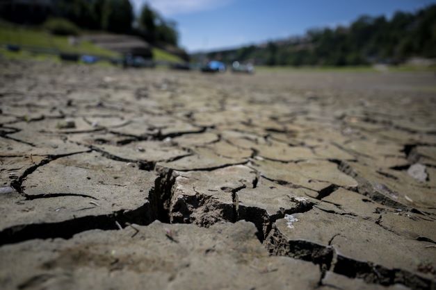 Sévères restrictions d'eau et risques d'incendies, la sécheresse s'installe sur la France