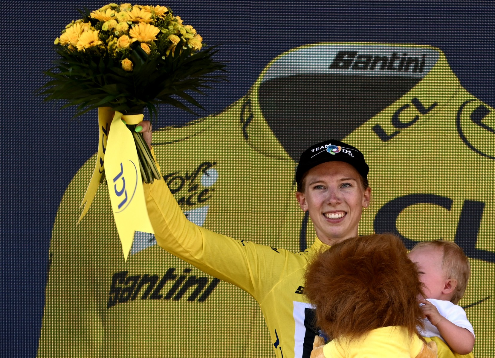 Lancé à Paris, le Tour de France Femmes renoue le fil de son histoire contrariée