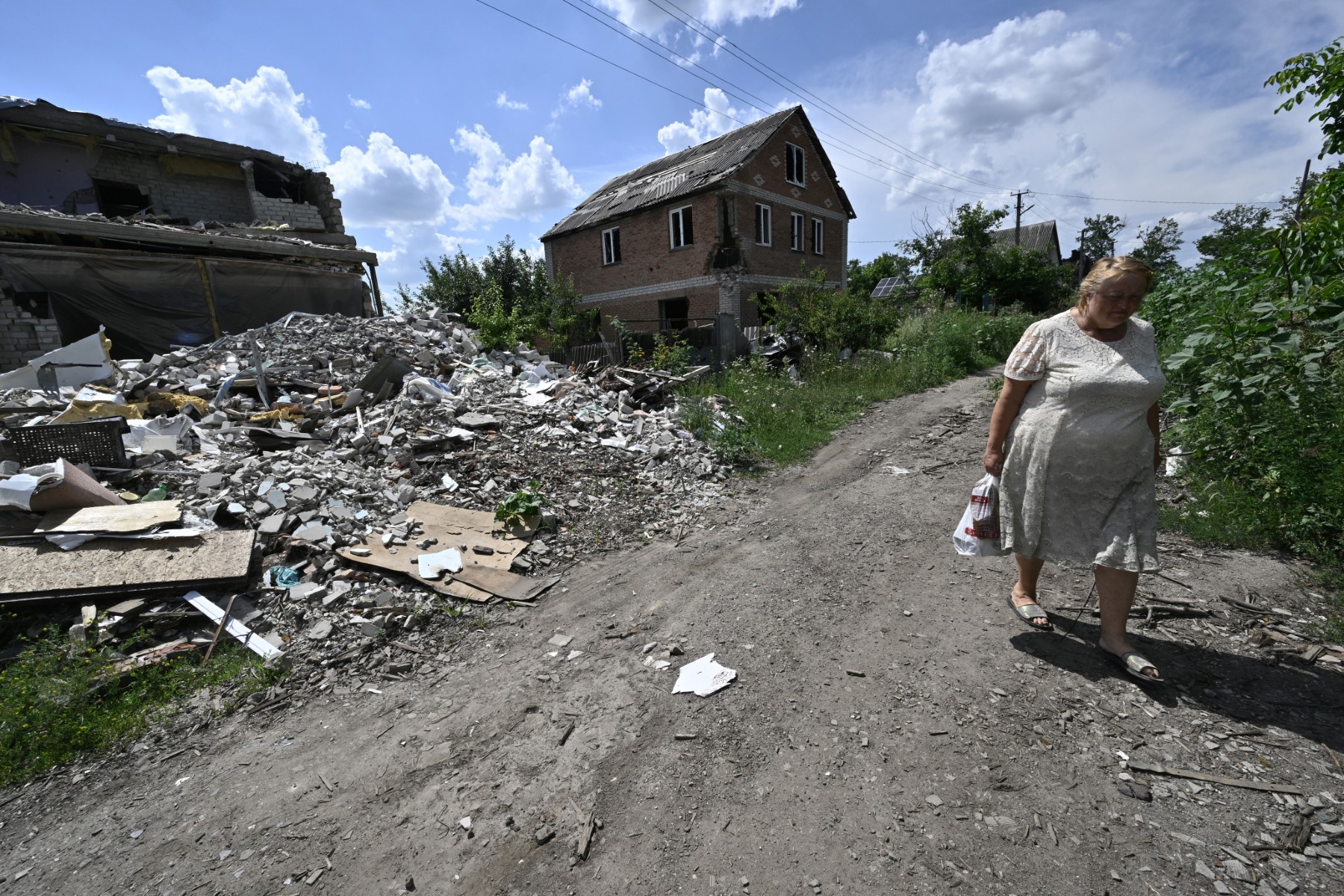 Ukraine: frappes russes tous azimuts, au moins huit morts
