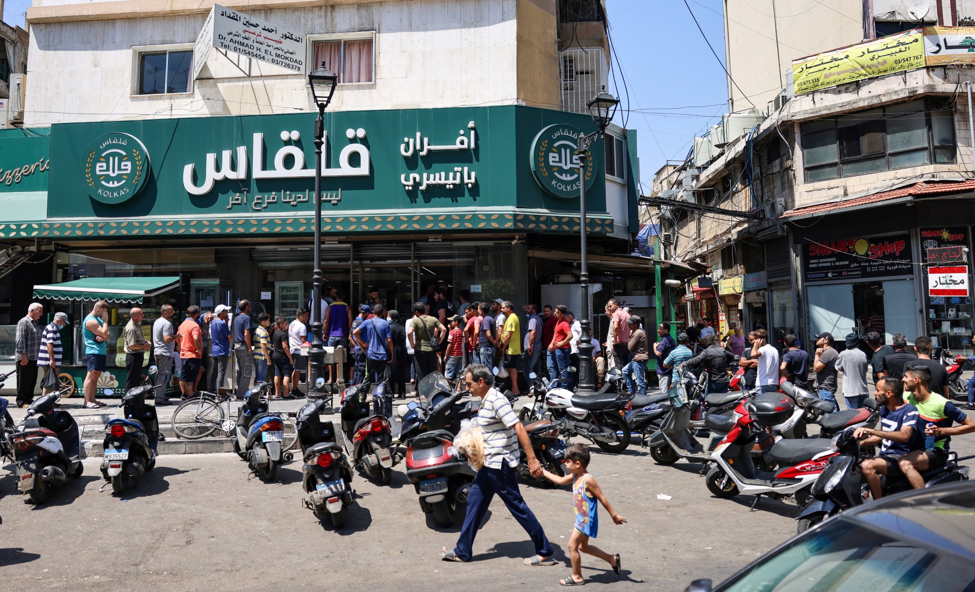 Liban: des habitants s'insurgent contre les files d'attente interminables pour le pain