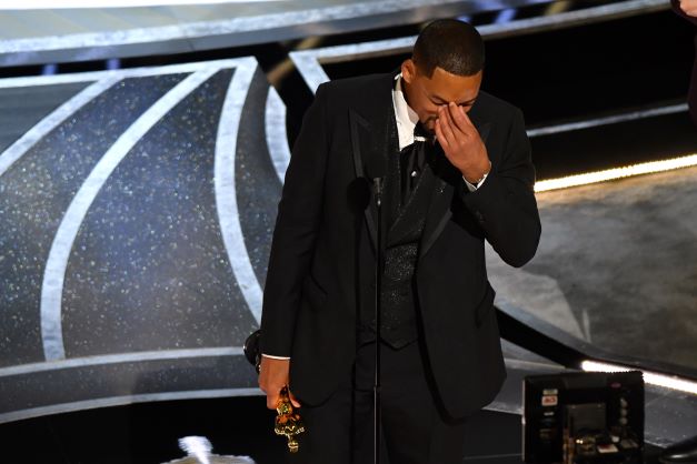 Quatre mois après la fameuse gifle des Oscars, Will Smith s'excuse longuement dans une vidéo