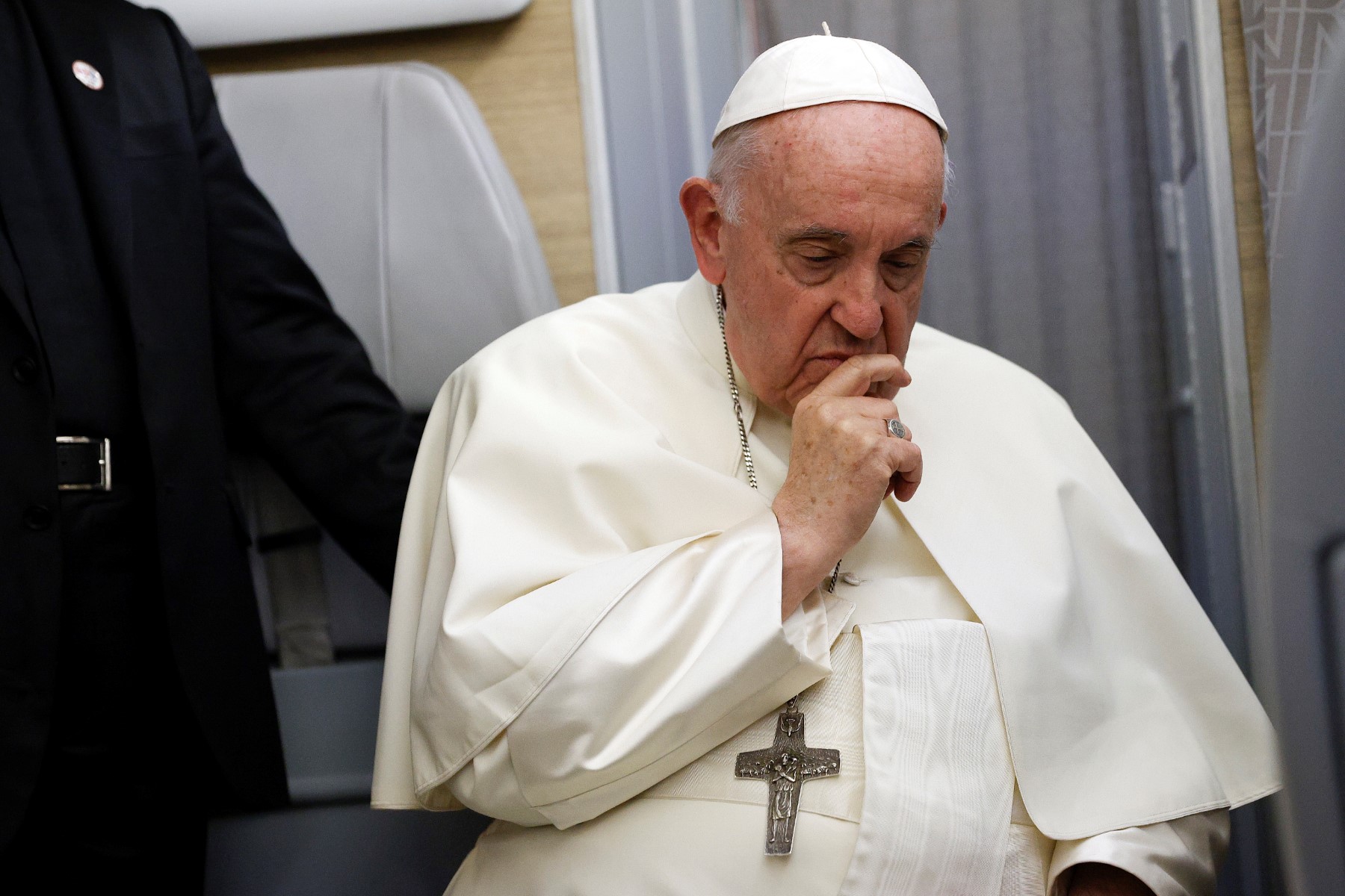 Le pape admet qu'il devra ralentir son rythme ou «se mettre de côté»