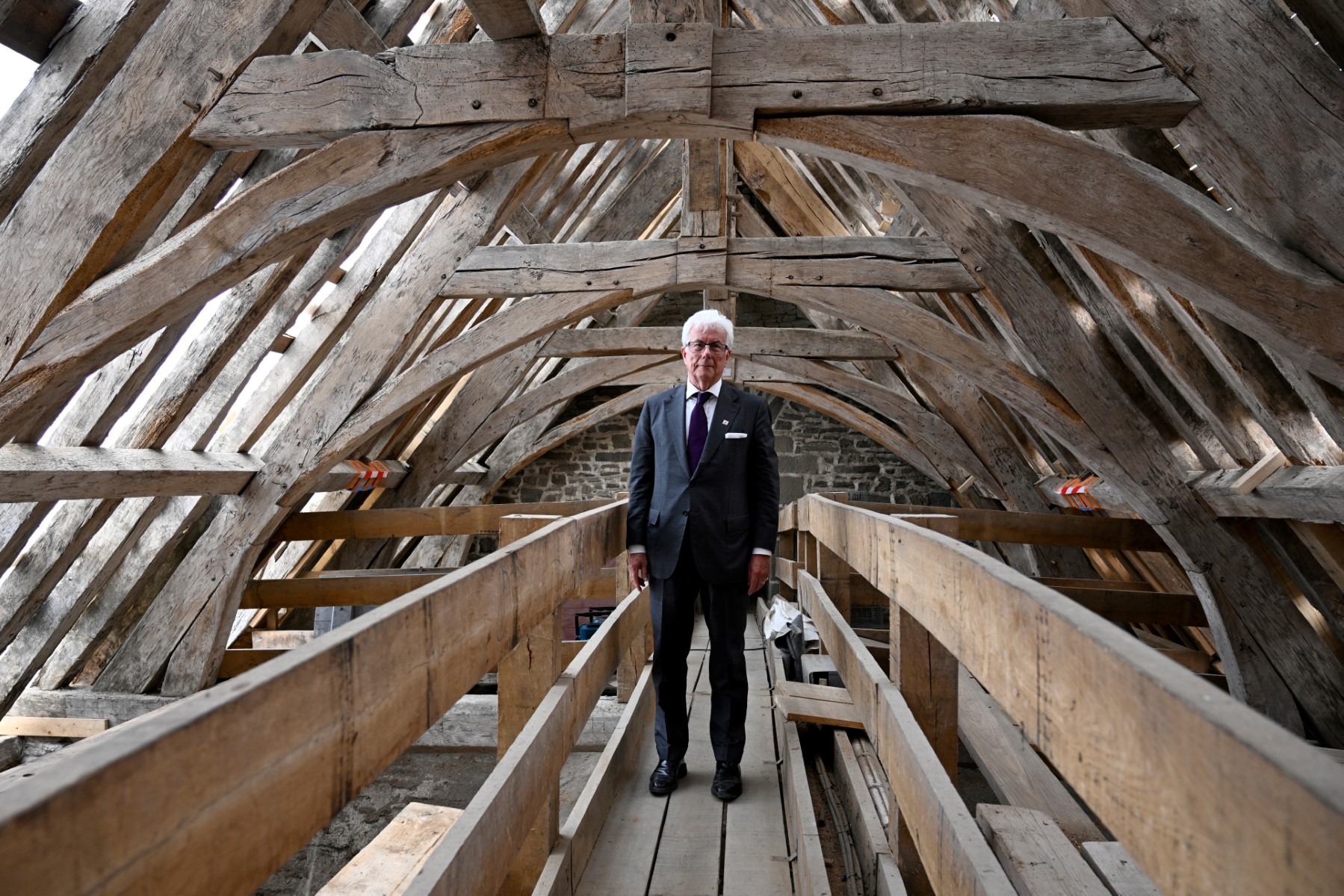 France: Ken Follett visite la cathédrale qu'il a aidé à restaurer