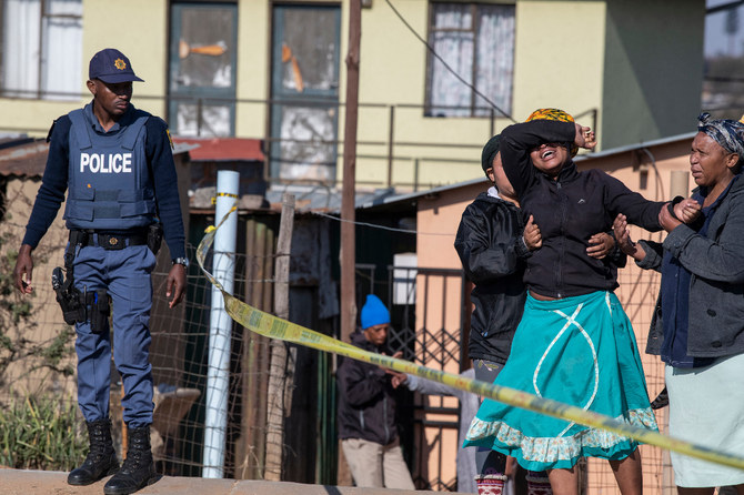 Afrique du Sud: deux fusillades dans des bars font 19 morts