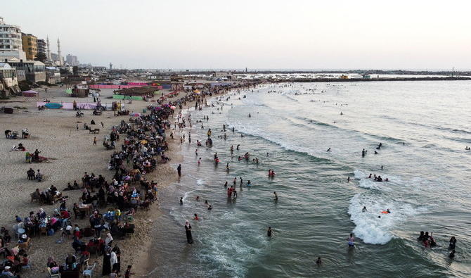 Après le nettoyage des eaux usées, le littoral de Gaza devient la principale activité récréative cet été