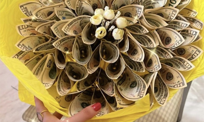 Laissez tomber les fleurs: au Liban, on s’offre désormais des bouquets d’argent