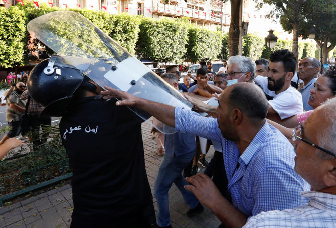 Tunisie: des arrestations musclées lors d'une manifestation anti-Saied
