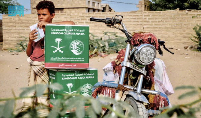 KSrelief a distribué près de 75 tonnes de paniers alimentaires aux familles déplacées et nécessiteuses du gouvernorat de Hodeïda. (SPA)