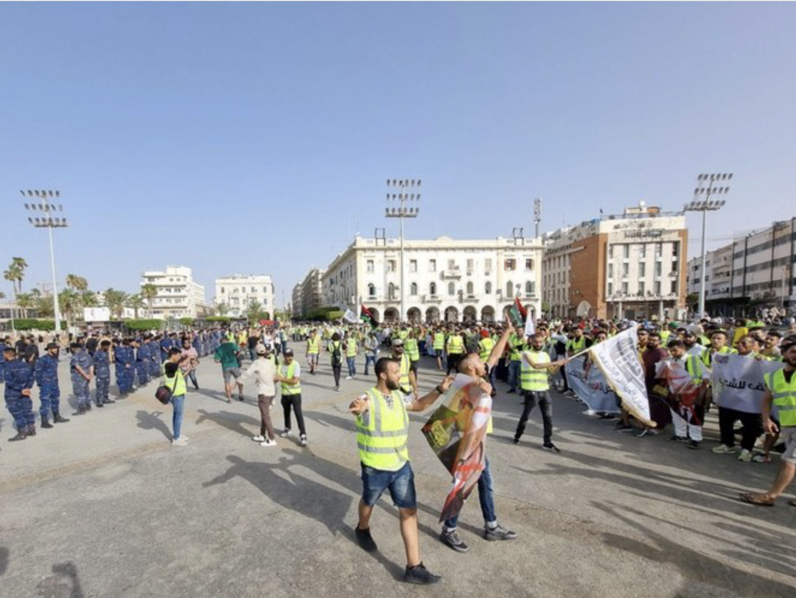 Libye: Des manifestants investissent le siège du Parlement