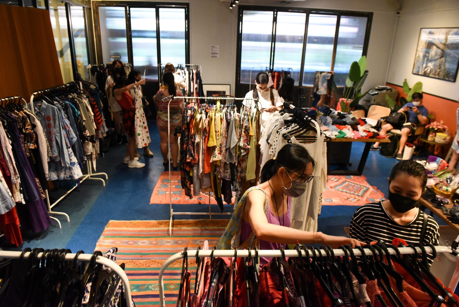 Mode de seconde main en ligne: une tendance à la surconsommation
