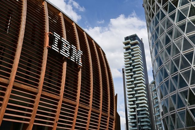 IBM en forme mais gêné par la hausse du dollar et l'inflation