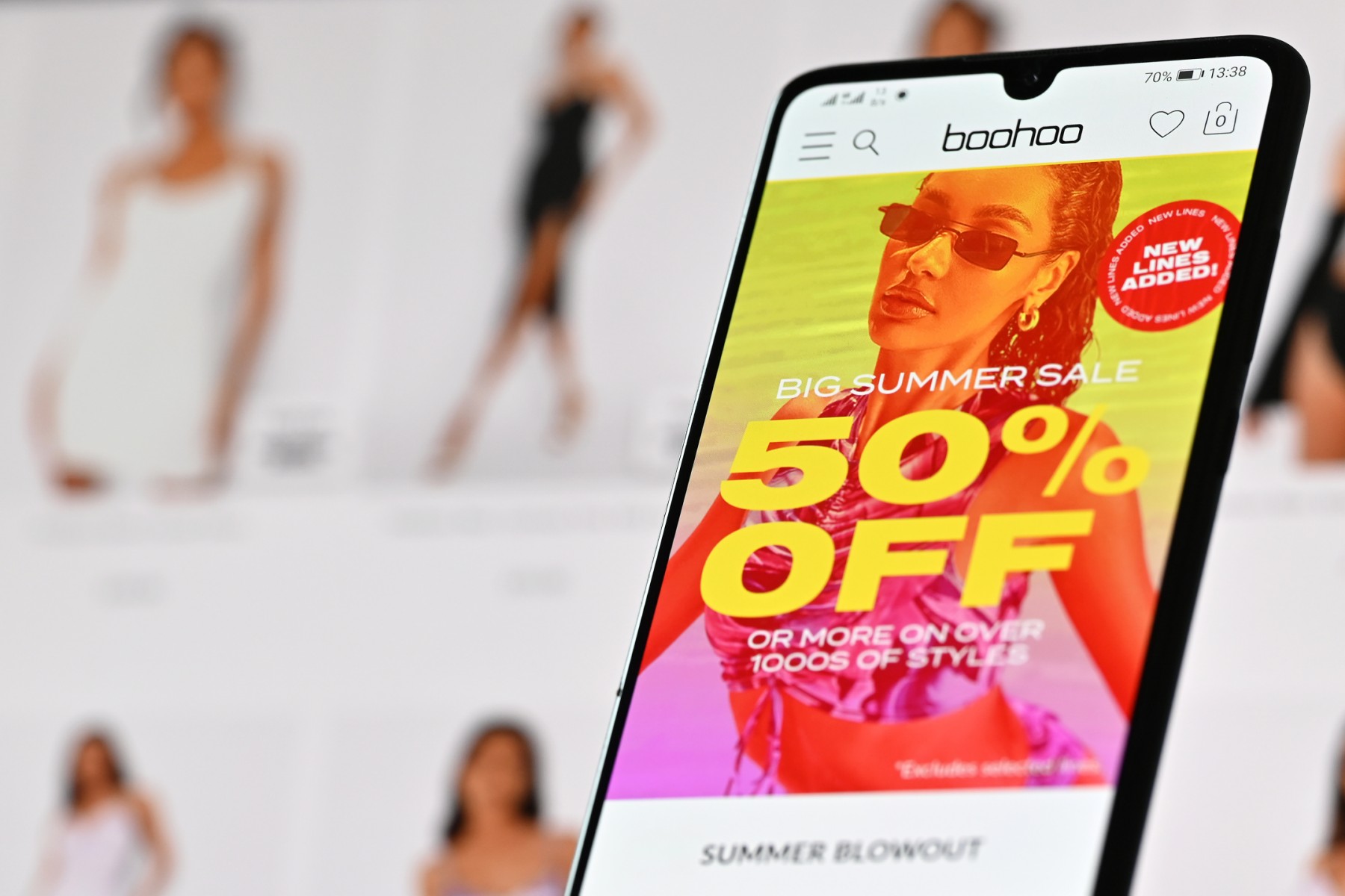 Polluante mais populaire: comment l'ultra fast fashion a séduit les jeunes