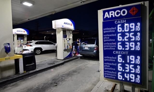 Le pétrole poursuit sa remontée, grâce aux bons chiffres de l'emploi américains