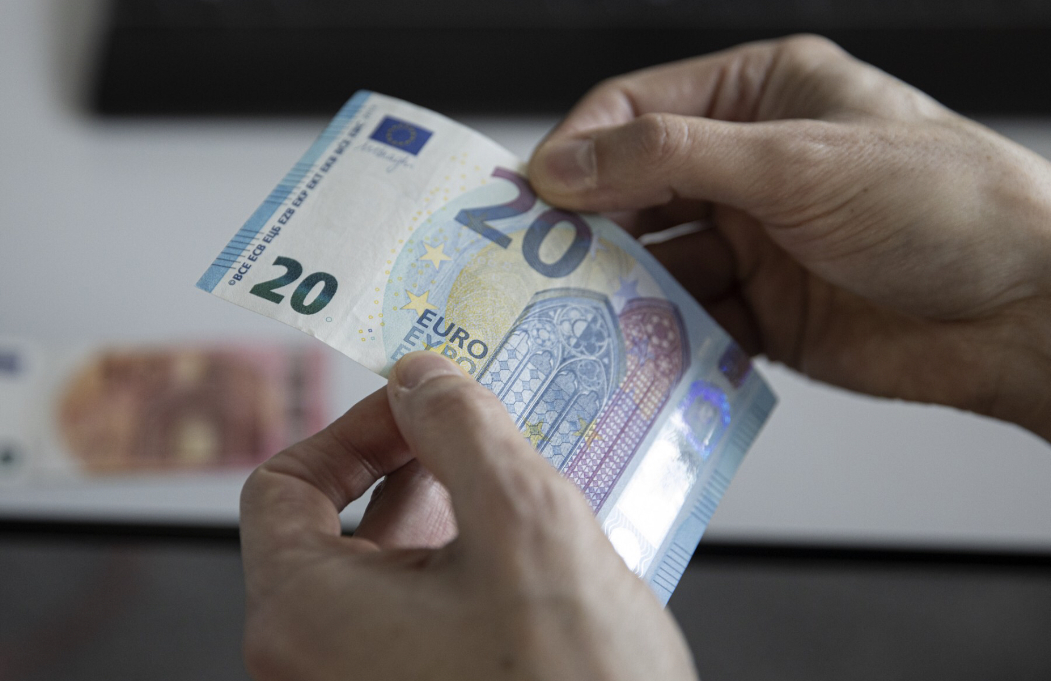 L'euro reprend son souffle, mais la parité paraît imminente