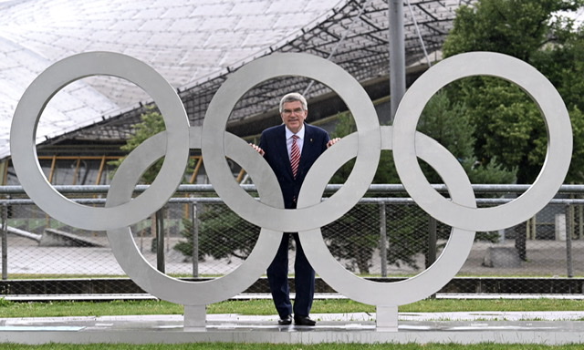 Le CIO va tripler son aide aux sportifs ukrainiens, annonce Thomas Bach