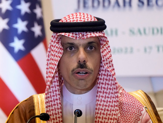 Le prince Faisal ben Farhane: Message du prince héritier à Biden sur la «reconnaissance de l’autre et le respect mutuel»