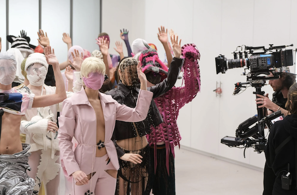 Les Galeries Lafayette Paris Haussmann exposent un best-of des collections du Graduate Show de l'IFM - L'institut français de la mode du 5 juillet au 31 août (Photo : haussmann.galerieslafayette.com )
