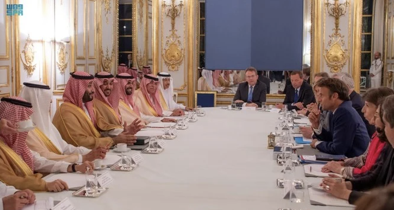 Les deux dirigeants ont discuté de l’importance d’une évaluation continue des menaces auxquelles sont confrontés les deux pays, ainsi que la sécurité et la stabilité du Moyen-Orient. (Agence de presse saoudienne)