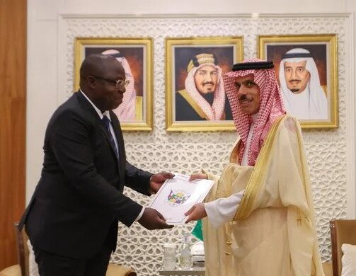 Le roi Salmane reçoit une missive du président de la République centrafricaine