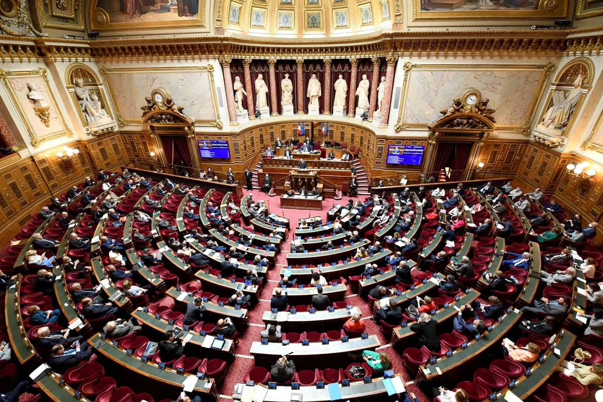 Projet de loi sanitaire: les sénateurs rétablissent une possibilité limitée de «certificat» aux frontières