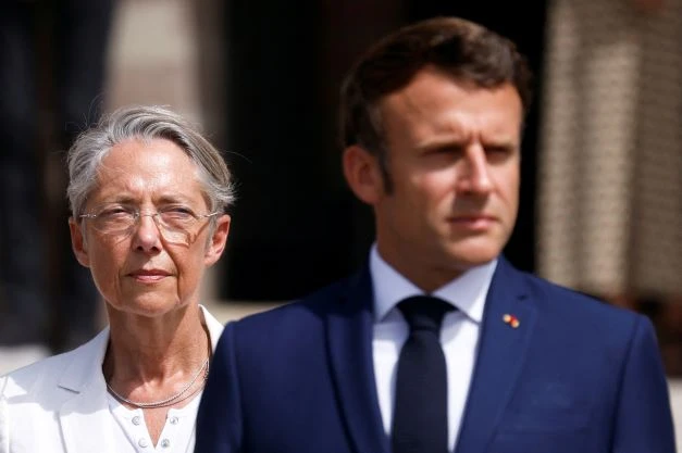 Macron et Borne à l'épreuve du remaniement et des compromis