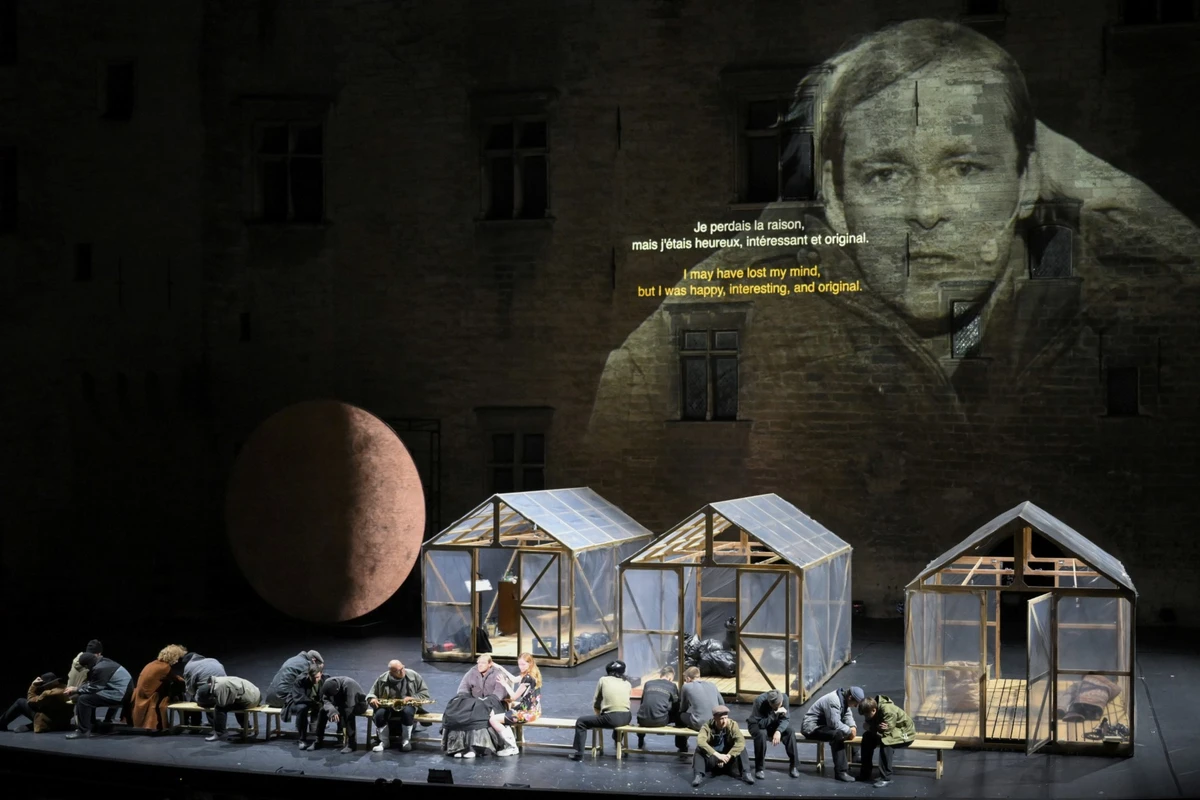 Le Festival d'Avignon démarre dans la joie, avec un œil sur le virus