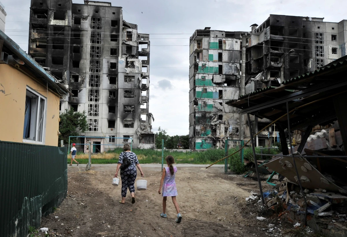 Ukraine: Poutine défie l'Otan, son armée pilonne les villes du Donbass