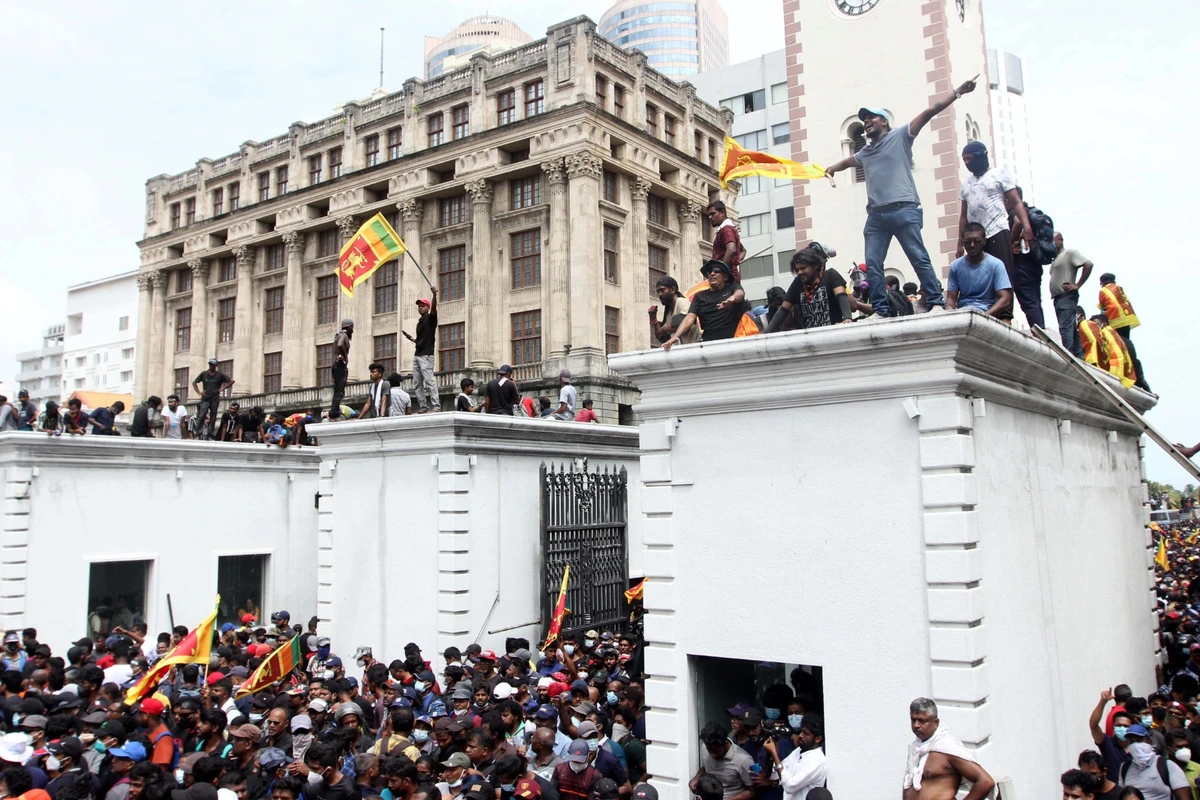 Le président du Sri Lanka fuit son palais envahi par des manifestants