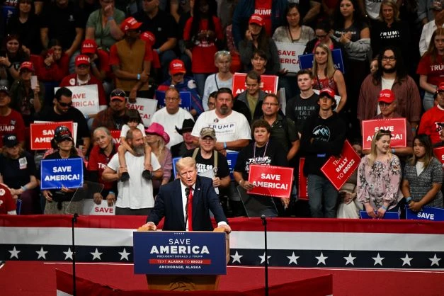 Un tweet, des préparatifs: les liens entre Trump et l'extrême droite au cœur d'une enquête parlementaire