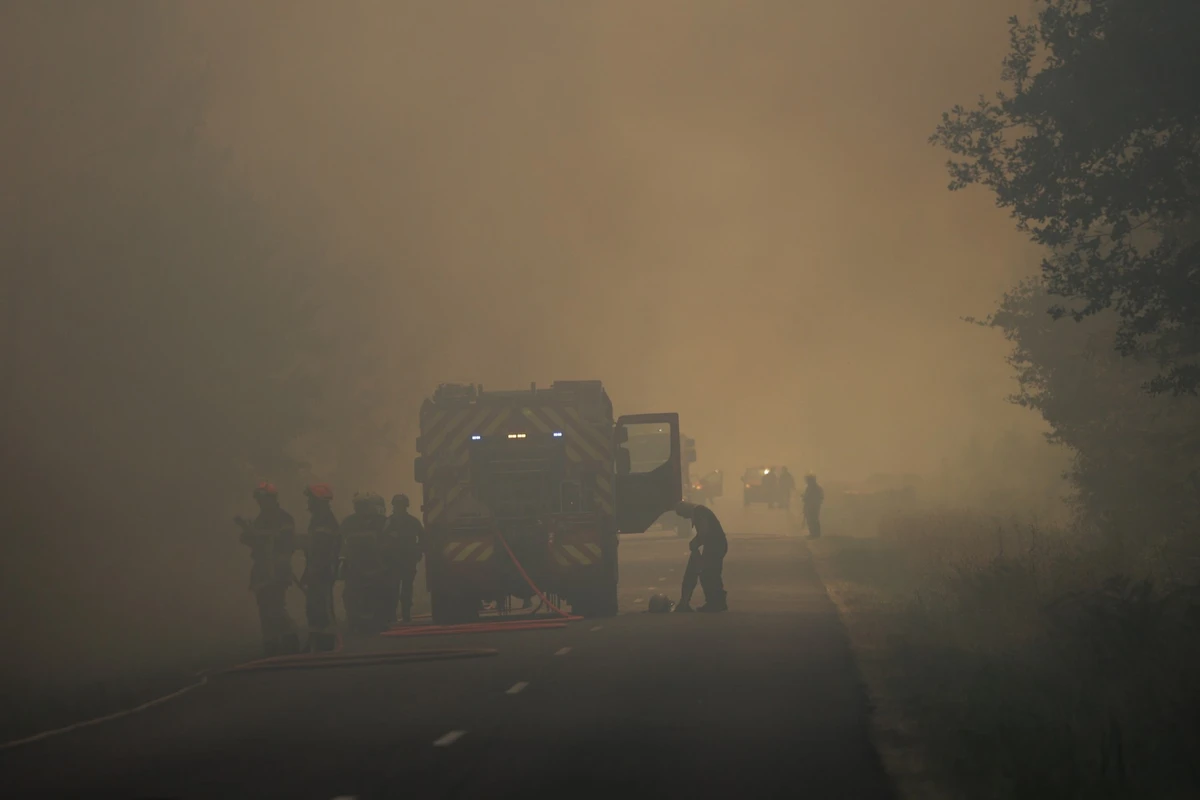 Nombreux records de chaleur en France lundi, les feux continuent en Gironde