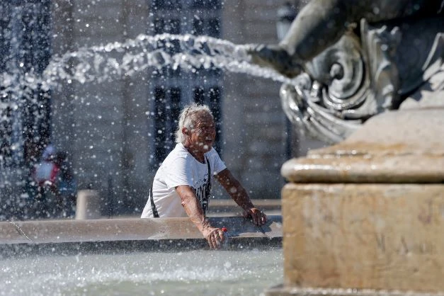 Canicule en Europe: le Royaume-Uni dépasse les 40°C, record historique