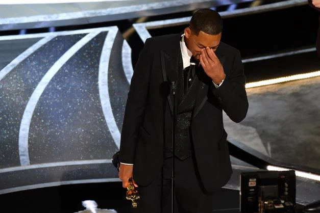 Quatre mois après la fameuse gifle des Oscars, Will Smith s'excuse longuement dans une vidéo