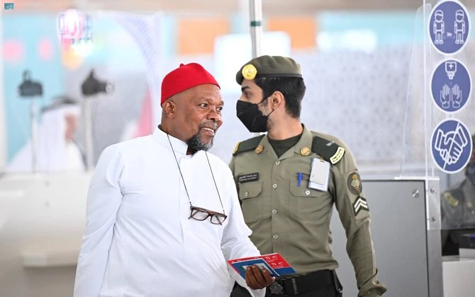 Les pèlerins du Hajj continuent de quitter Médine après avoir visité la mosquée du Prophète