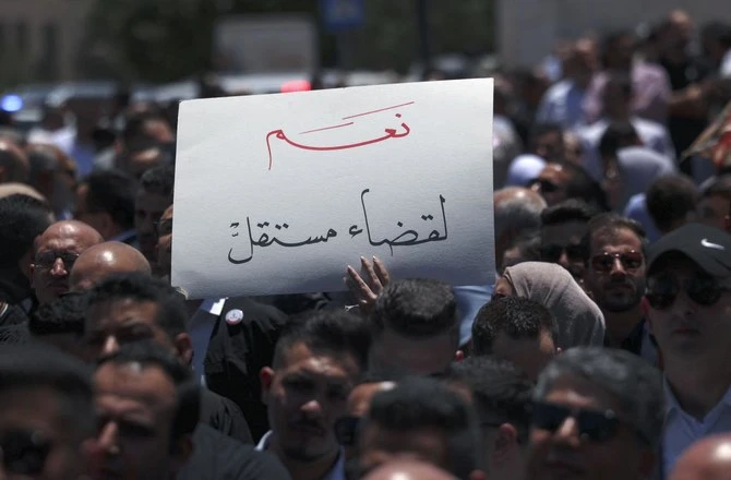 Cisjordanie: manifestation d'avocats palestiniens contre les décrets du président Abbas