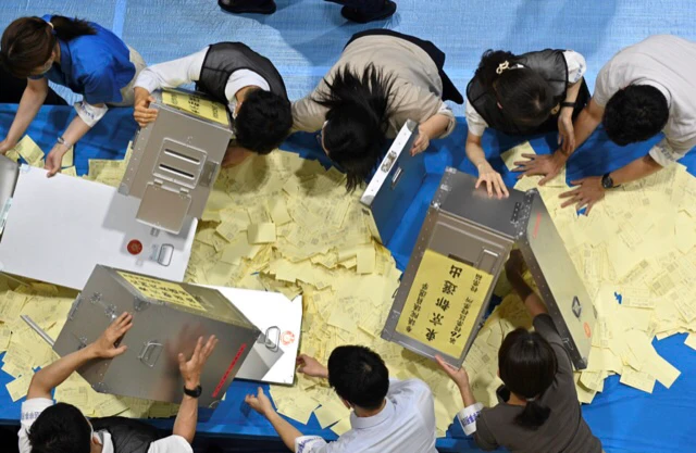 Japon: Large victoire du parti au pouvoir aux sénatoriales après l'assassinat de Shinzo Abe