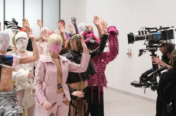 Les Galeries Lafayette Paris Haussmann exposent un best-of des collections du Graduate Show de l'IFM - L'institut français de la mode du 5 juillet au 31 août (Photo : haussmann.galerieslafayette.com )