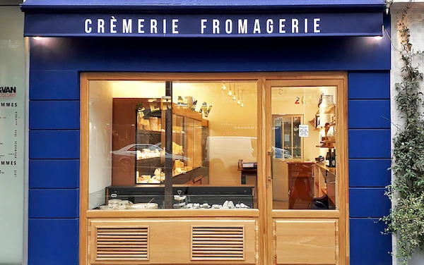 Une crèmerie-fromagerie à Paris, portes fermées pour réduire la consommation énergétique (photo, Ville de Paris, paris.fr)