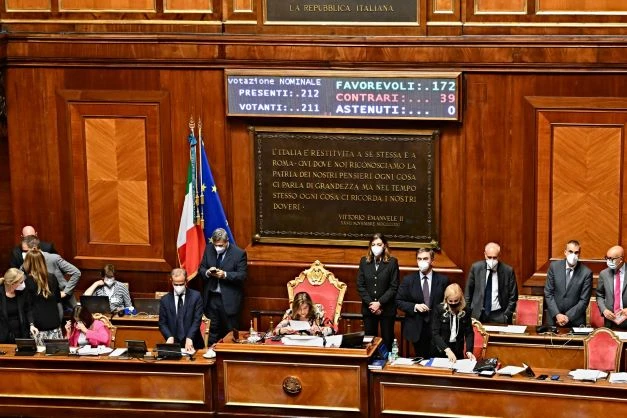 Italie: plus de 1 000 maires demandent à Draghi de rester à son poste
