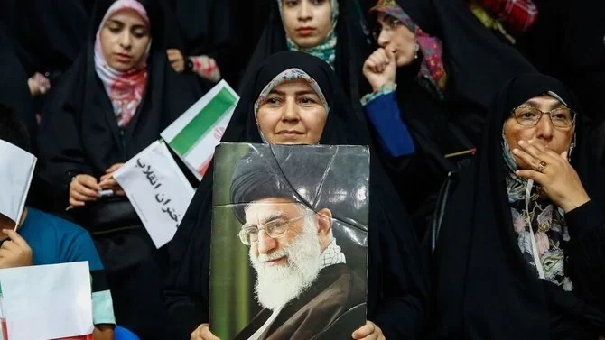Khamenei: les manifestations en Iran contre le hidjab sont un complot de l’Occident