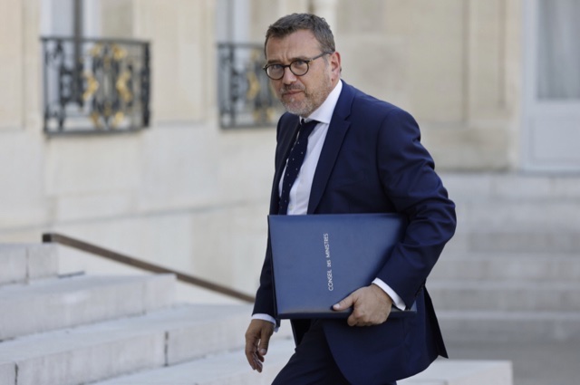École: Le gouvernement voudrait des fournitures gratuites en 2023
