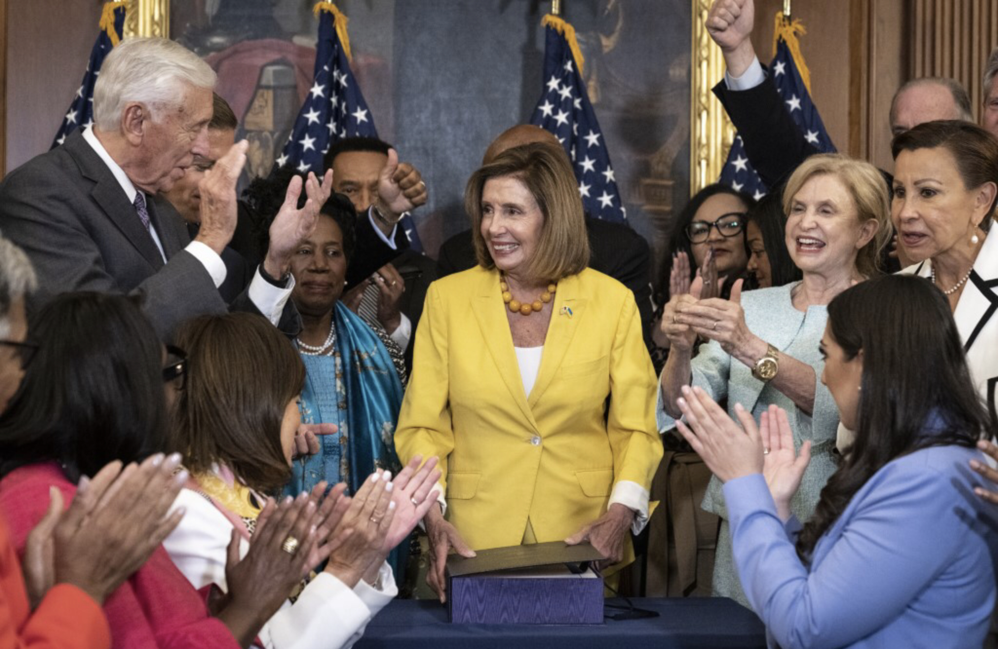 Victoire pour Biden avec l'adoption de son plan pour le climat et la santé au Congrès