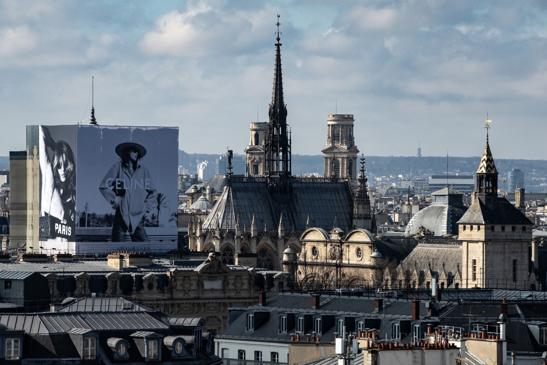 Tourisme: Paris et sa région continuent de remonter la pente