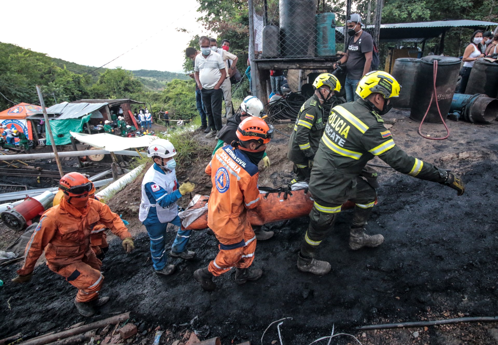 Colombie: les neuf mineurs bloqués secourus