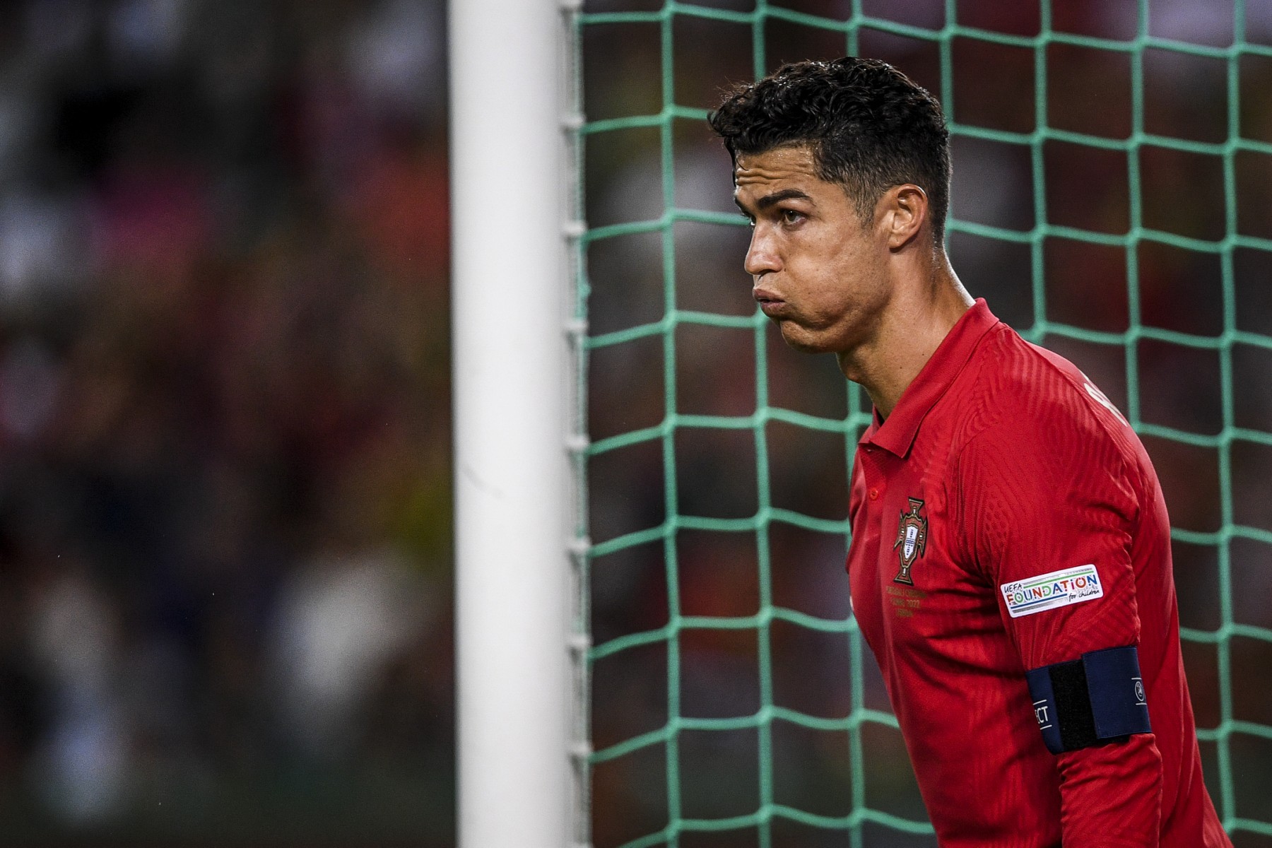 Ronaldo rappelé à l'ordre par la police après avoir tapé de la main le téléphone d'un fan