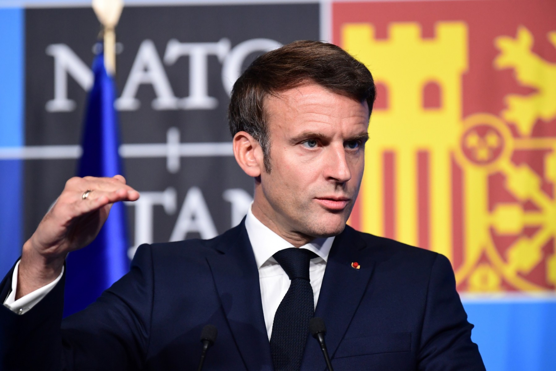 Macron signe la ratification des adhésions de la Finlande et de la Suède à l'Otan