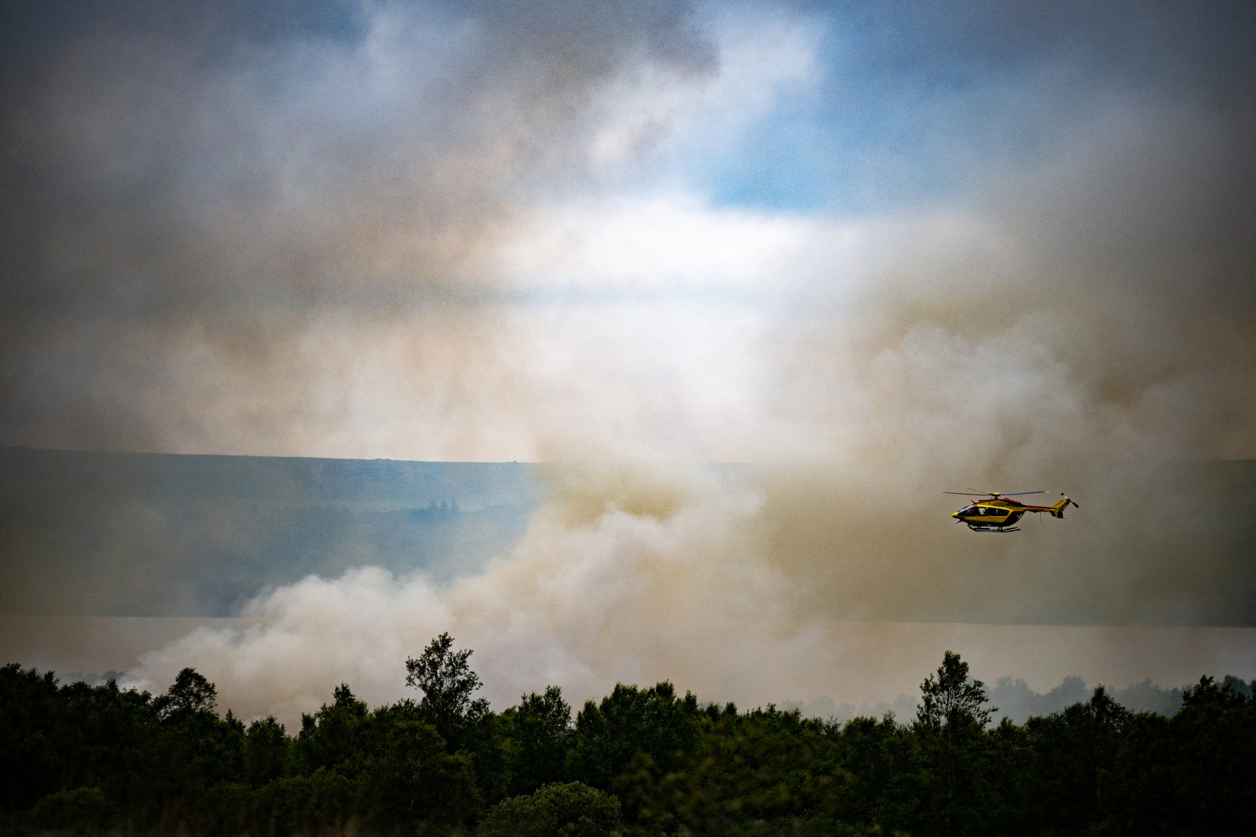 France: plus de 3 000 personnes évacuées dans le sud en raison d'un incendie