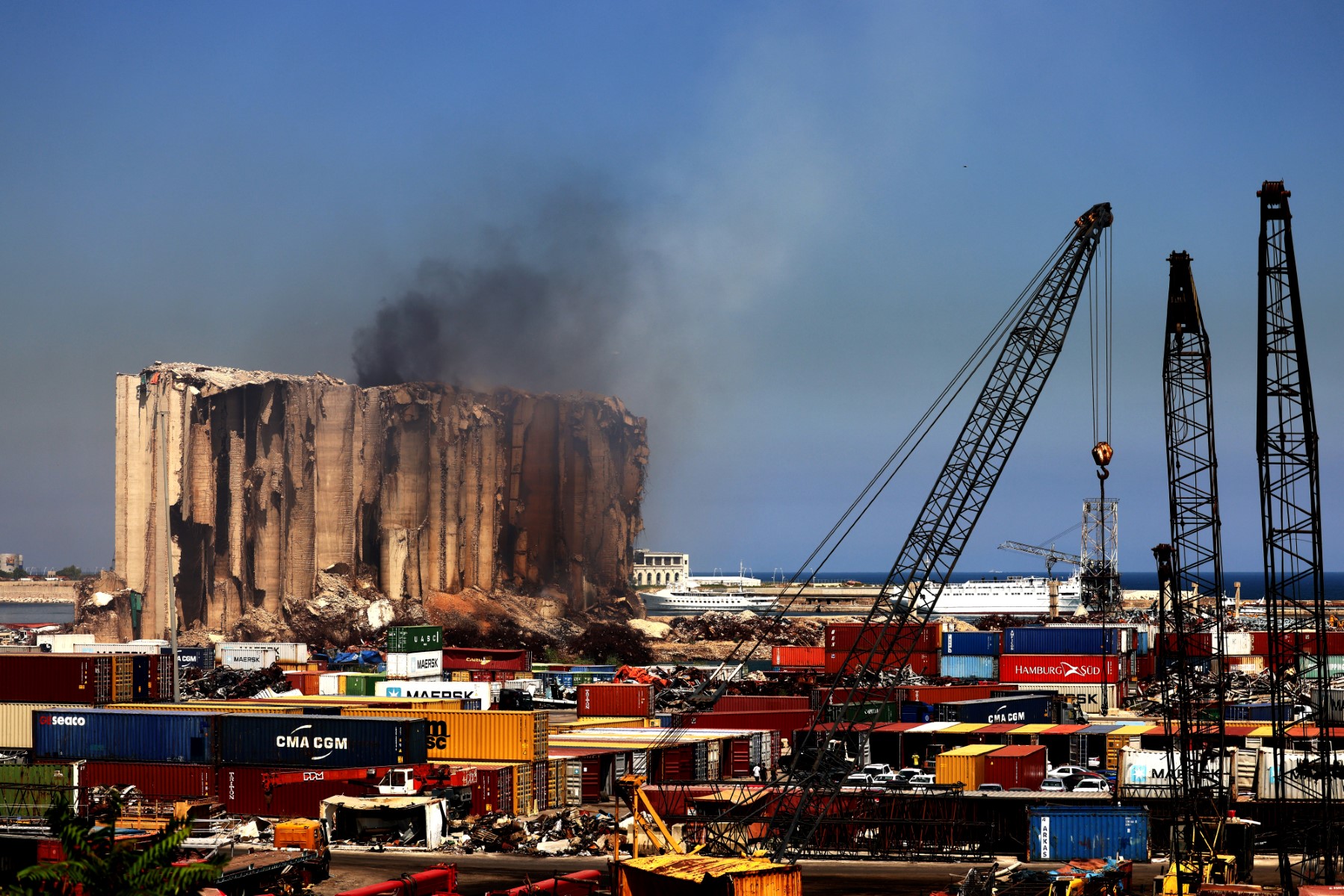 Effondrement des silos du port de Beyrouth: un risque sanitaire insoupçonné