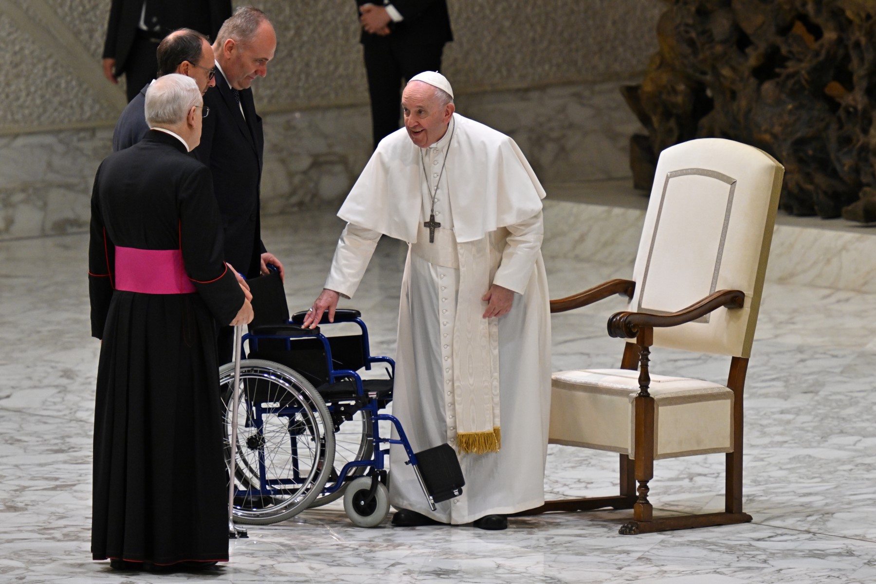 Le pape appelle à son service l'infirmier qui lui a «sauvé la vie»
